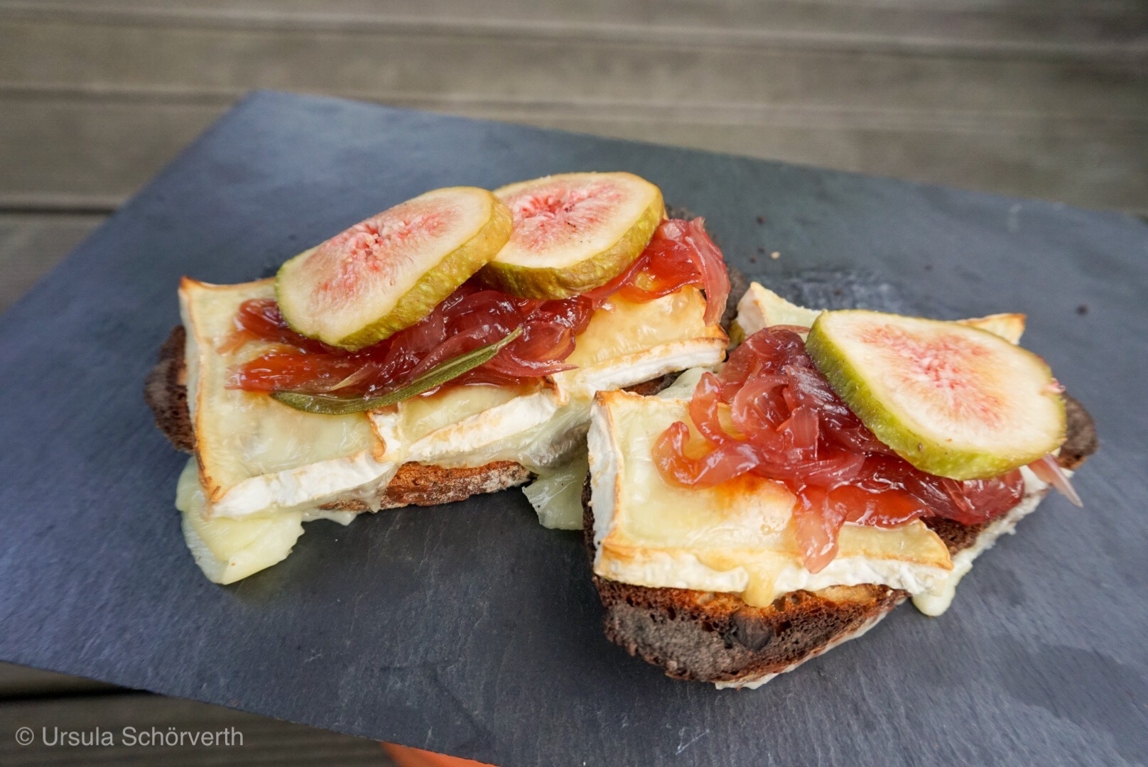 Zwiebel Marmelade mit Johannisbeer Sirup | Ziegenkäse Toast