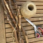 Spinnennetz basteln aus Knorrigen Äste, Gartenschnur.