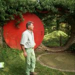 Der "Grüne Baron" vor dem Mondtor.