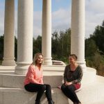 Moderatorin Eva Grünbauer im Gespräch mit Elisa von @elisa.koerpergefuehl am Horsthopteros.