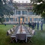 Die abendliche Tafel im Lustgarten von Schloss Dennenlohe.