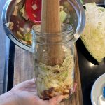 Ordentlich in Glas pressen.