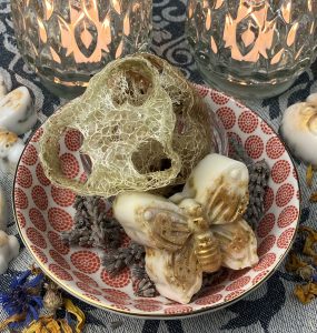 DIY Blütenseife und Luffa