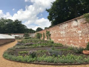 Die Garten Mauer von Blickling Hall.