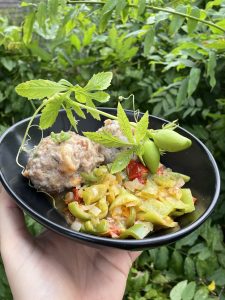 Inka Gurken Gemüse an Semmelknödel.