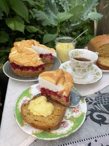 Lemon Curd und Johannisbeerkuchen zur Tea Time
