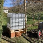 IBC Tank am Tomaten Unterstand