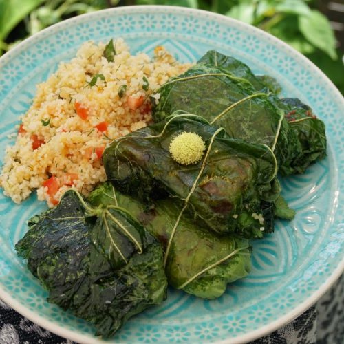 Sarma mit Gemüsemalve Blätter.