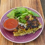 Frittata mit Salat Chilisoße