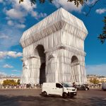 Der verhüllte Triumphbogen in Paris.