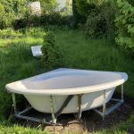 Die gespendete Eck Badewanne.