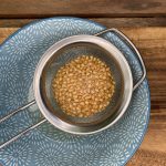 Tomaten Samen gründlich spülen und trocknen.