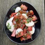 Tomatensalat mit Büffelmozzarella.