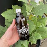 Flüssige Pflanzenkohle mit Dünger.