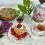 Drop Scones und Haslnusskuchen.