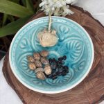 Samen für die Winteraussaat von Artischocke, Meerkohl, Stockrose und Alisander.