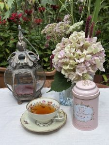 Teestunde am DIY Sitzplatz