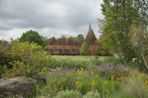 Sissinghurst Castle Garden Blick auf das Oast Houses (Hopfendarren)