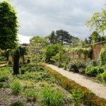 Staudengarten im Mai, Walled Garden Holkam Hall, Norfolk